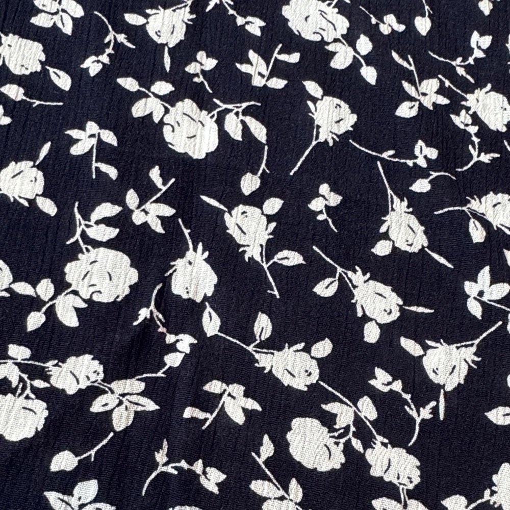 Skies Are Blue Strappy Floral Print Women's Cami Tank Top Navy White Size Medium - Picture 8 of 12